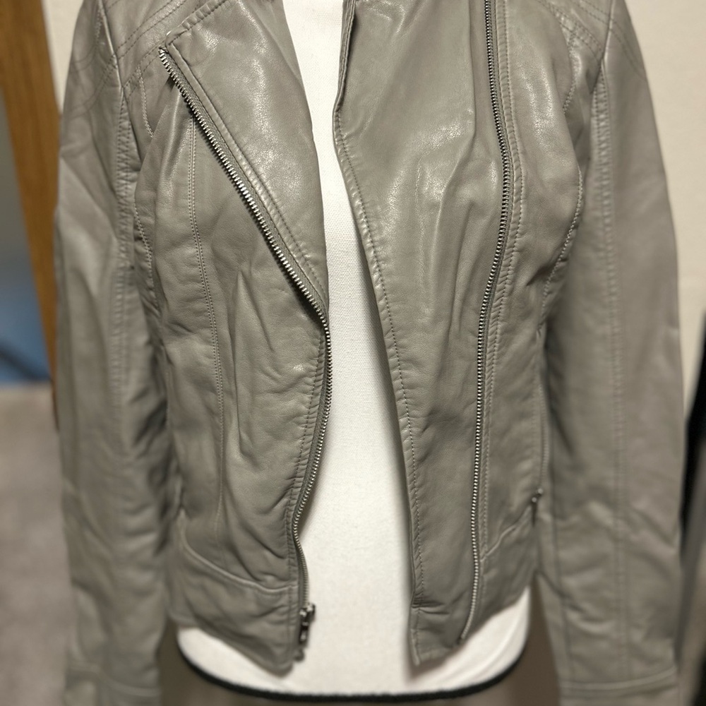 Black Rivet Women's Light Gray Leather Jacket